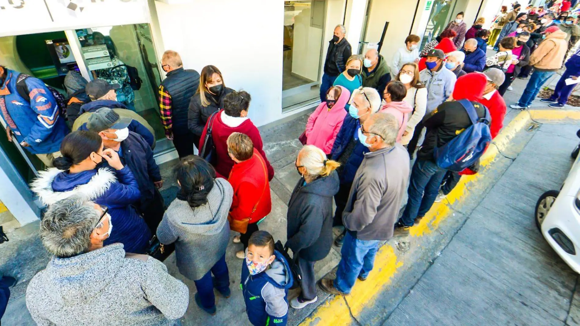 filas en banco bienestar